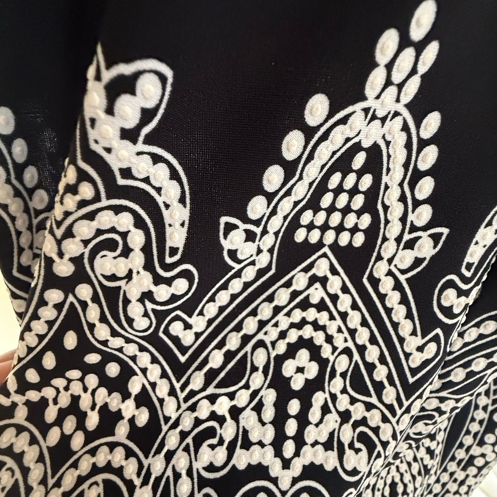 Roz & Ali Black and White Patterned Skirt